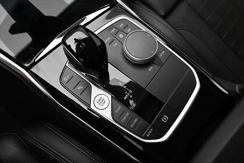 BMW Řada 3 2,0 320d 140 kW STEPTRONIC Zár - fotka 22 z 31