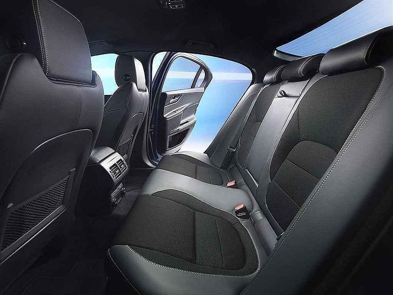 Jaguar XE.