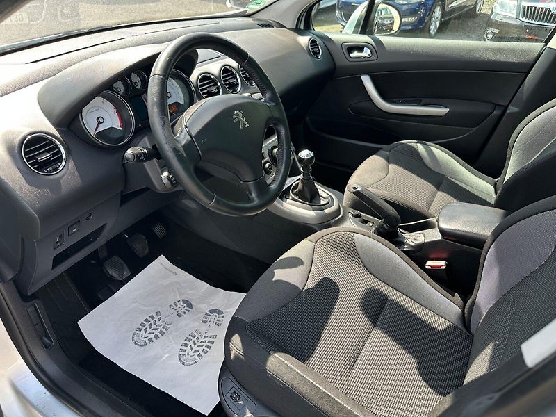 Peugeot 308 (2013) SW 1,6HDI 82Kw - fotka 10 z 24