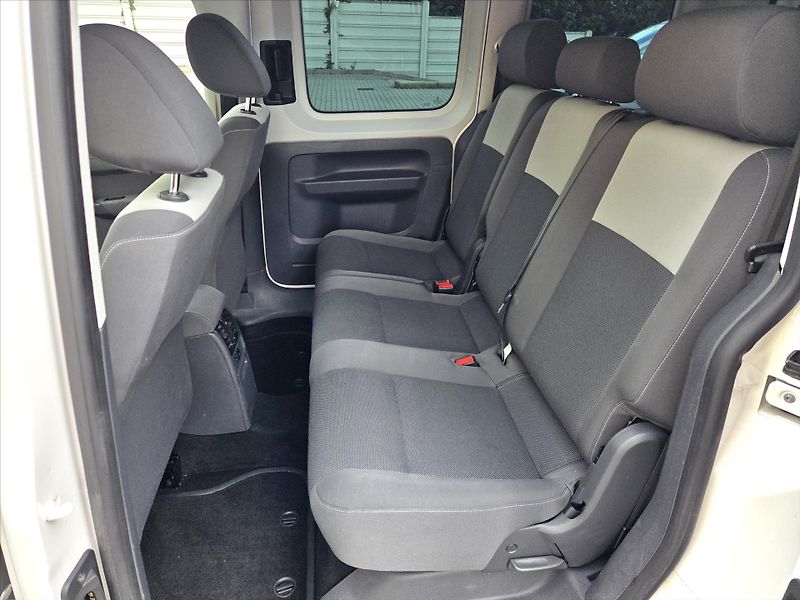 Volkswagen Caddy 1,6 TDi Trendline Tažné z. ČR - fotka 11 z 22