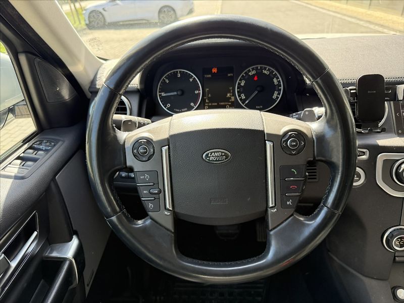 Land Rover Discovery 3,0 4 TDV6 HSE - fotka 18 z 23