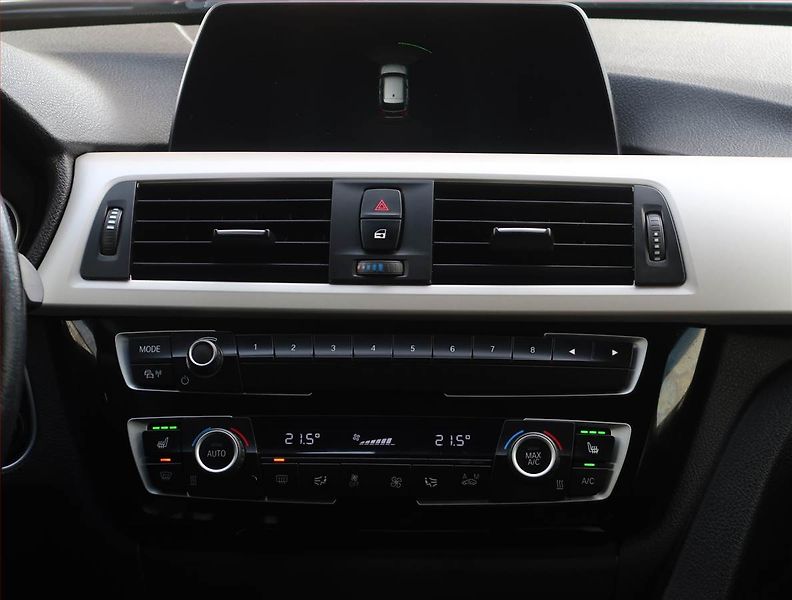 BMW Řada 3 (2018) 318 d, Automat, Serv.kniha - fotka 22 z 23
