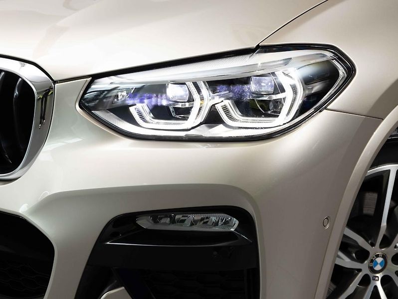 BMW X3 xDrive 20D - fotka 8 z 22