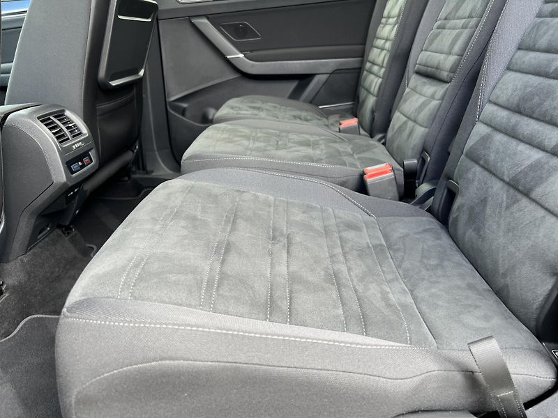 Volkswagen Touran Highline 2.0TDi DSG ČR odp.DPH - fotka 31 z 51