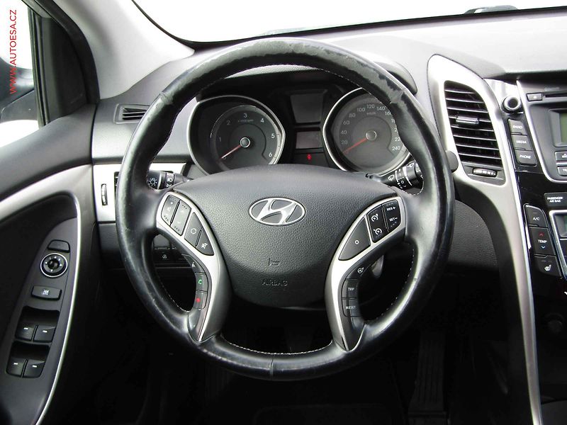 Hyundai i30 (2013) 1.6CRDi, ČR, Klima - fotka 13 z 18