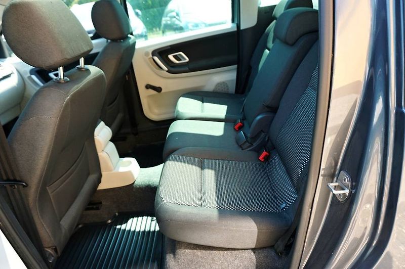 Škoda Roomster (2007) SCOUT 1,6 16V 77 kW - fotka 19 z 36
