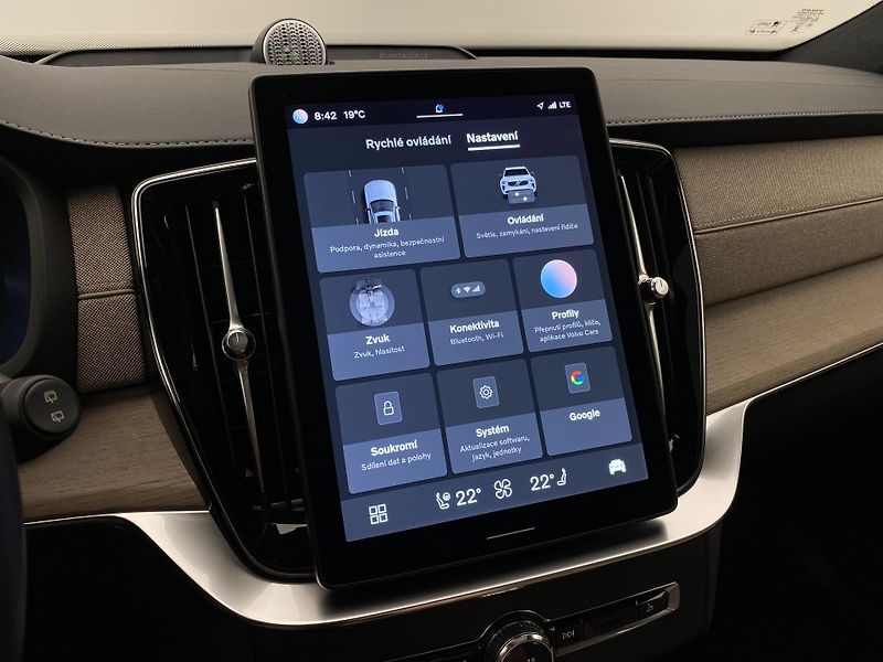 Volvo XC90 T8 AWD RECHARGE BRIGHT ULTRA 7 - fotka 51 z 73