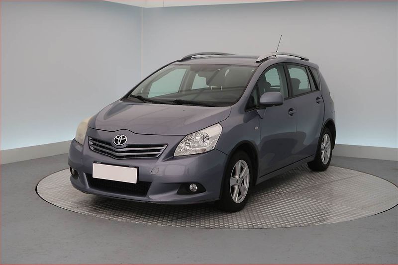 Toyota Verso (2010) 2.0 D-4D, 7 míst, nová STK - fotka 2 z 19