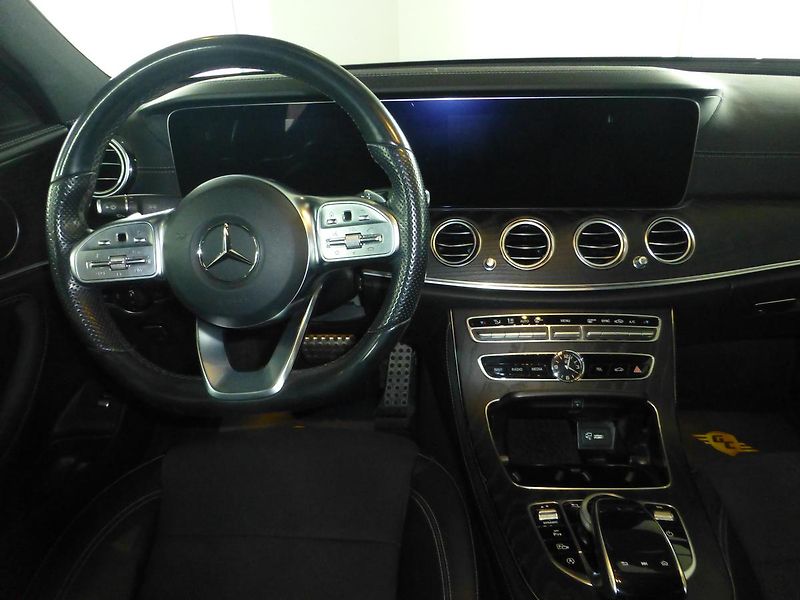 Mercedes-Benz Třídy E (2019) 220D*VYHŘ.SED**LED*4X4**KAMERA - fotka 23 z 32