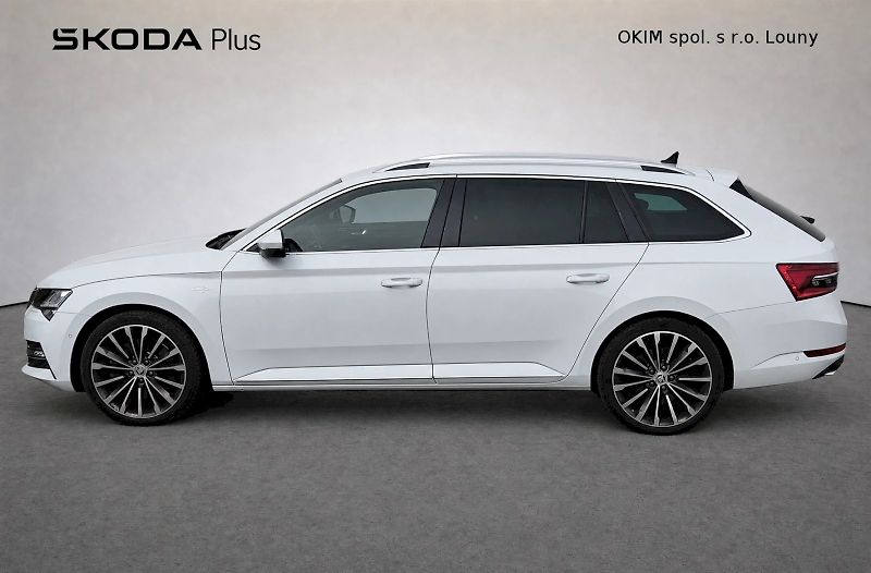 Škoda Superb (2023) Combi L&K 2,0 Tsi 206 Kw 4x4 D - fotka 3 z 43