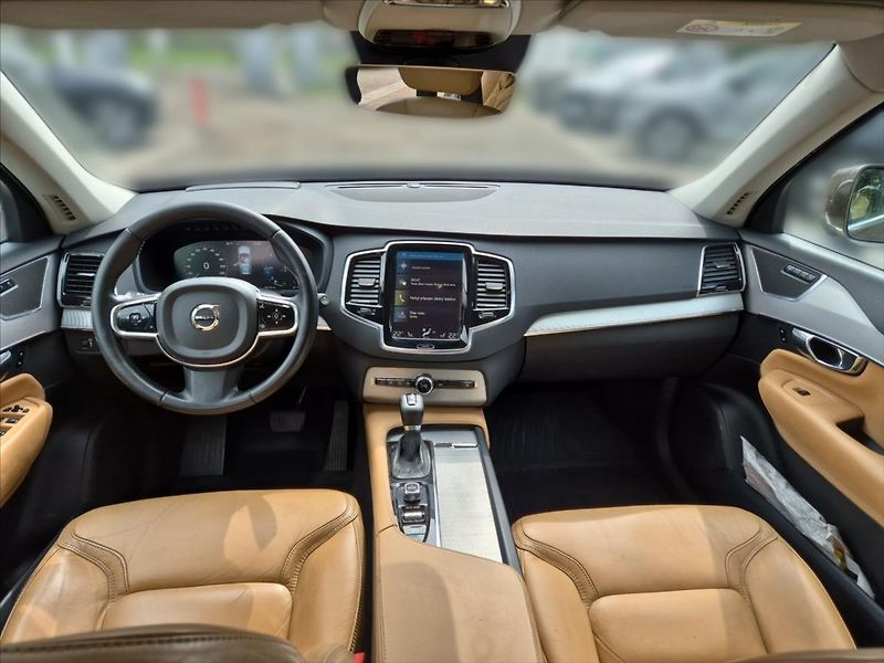 Volvo XC90 2,0 D5 AWD - fotka 9 z 15