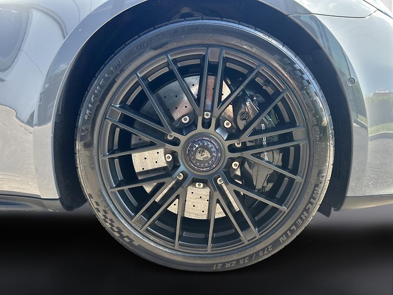 Porsche Panamera (2025) Turbo S E-Hybrid - fotka 14 z 29