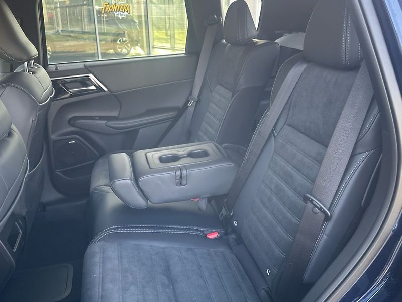 Mitsubishi Outlander (2026) INTENSE+ 4×4 | 225 kW | MY25 - fotka 9 z 27