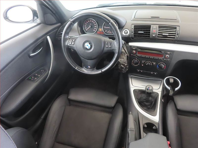 BMW Řada 1 (2009) M Paket 118d, Xenony, Tempomat - fotka 7 z 16