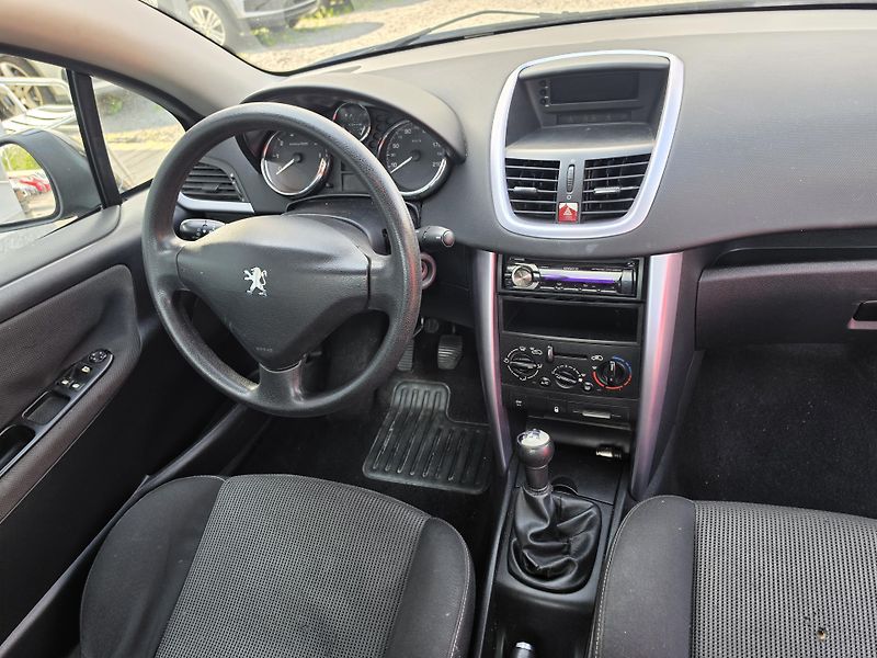 Peugeot 207 1.6 i Kabriolet  - fotka 15 z 18