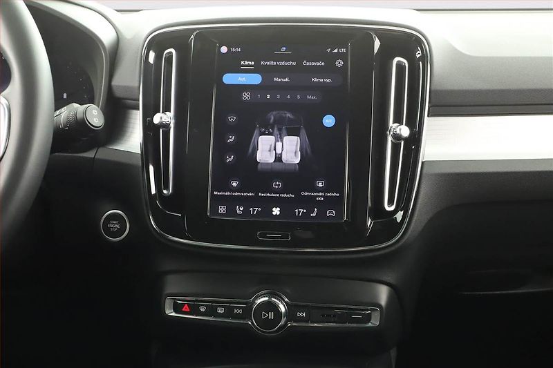 Volvo XC40 (2023) B3 - fotka 13 z 19