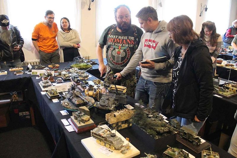 Letošní ročník modelářské výstavy a soutěže v Telnici na Ústecku byl jubilejní - desátý. Jinak soutěž má již čtyřicetiletou tradici. Na snímku je model vozu Tatra 147.