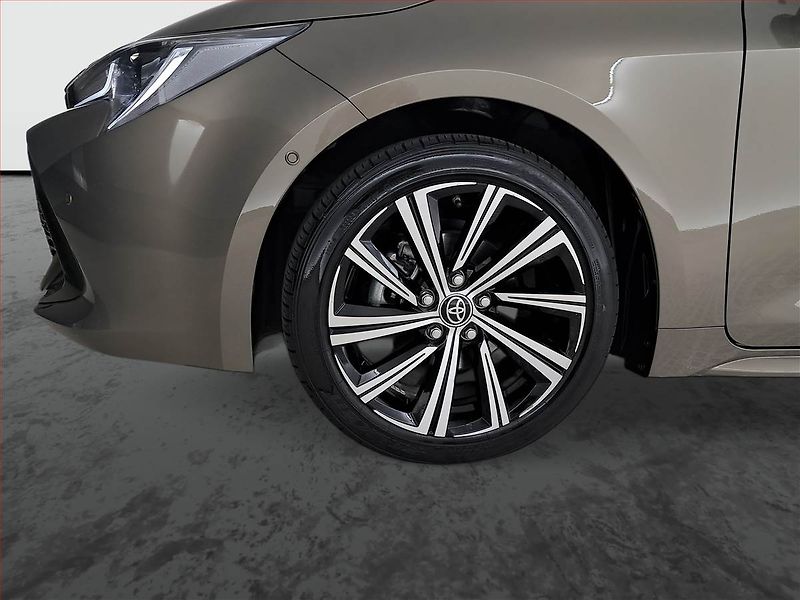 Toyota Corolla (2023) 1.8 Hybrid - fotka 15 z 19
