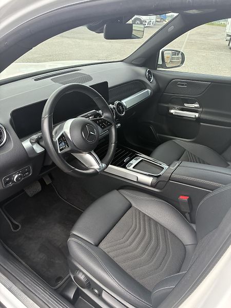 Mercedes-Benz GLB (2024) 200d 4MATIC - fotka 13 z 15
