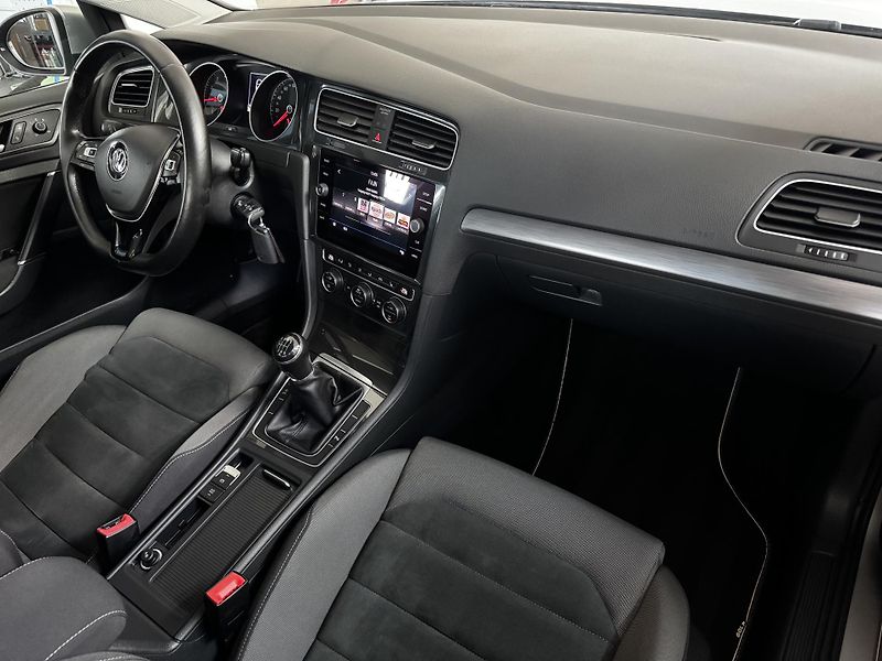 Volkswagen Golf (2019) Comfortline 1.4 TSI 92 KW - CZ - fotka 21 z 24