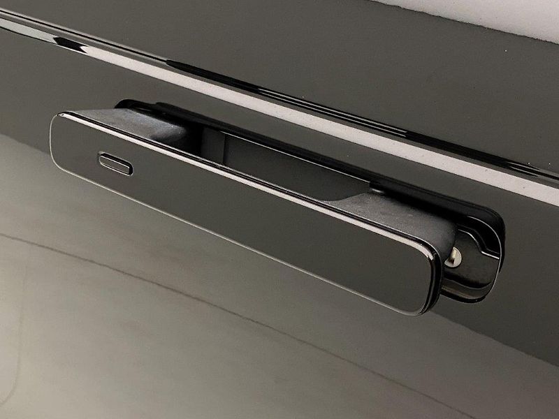 Land Rover Range Rover Velar (2018) - fotka 38 z 40
