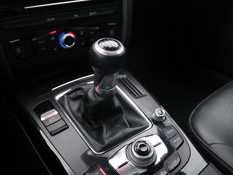 Audi A4 2,0 TDi 100kW Kůže Pano Navi - fotka 25 z 34