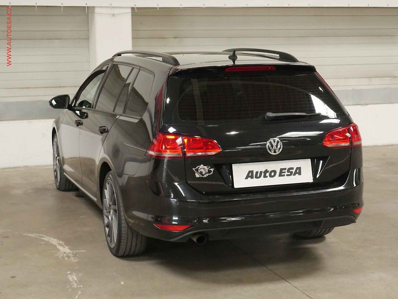 Volkswagen Golf (2015) 1.6TDi, Navi, panor - fotka 4 z 19