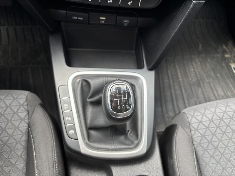 Kia Ceed (2023) SW Spin 1.5 T-GDI (118 kW) - fotka 16 z 25