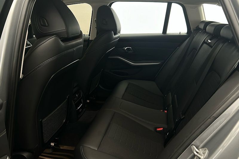BMW Řada 3 330e xDrive Tažné Sport. sed. - fotka 13 z 23