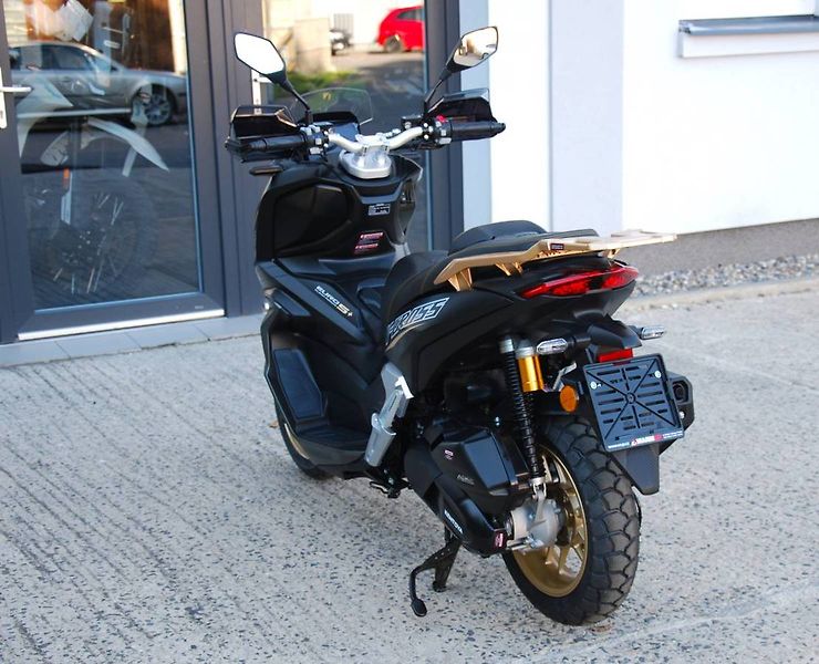 Kentoya (2026) V-Cross 125 4T - fotka 11 z 25