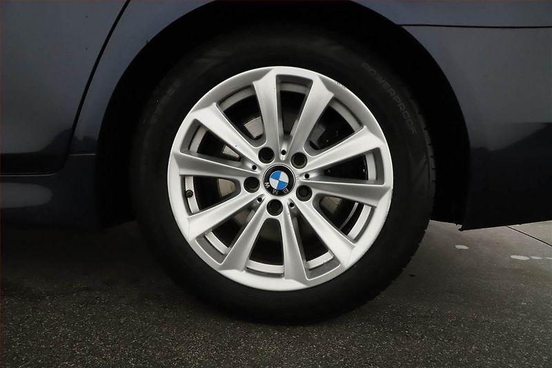 BMW Řada 5 (2015) 520d xDrive, 4X4, Automat - fotka 15 z 34