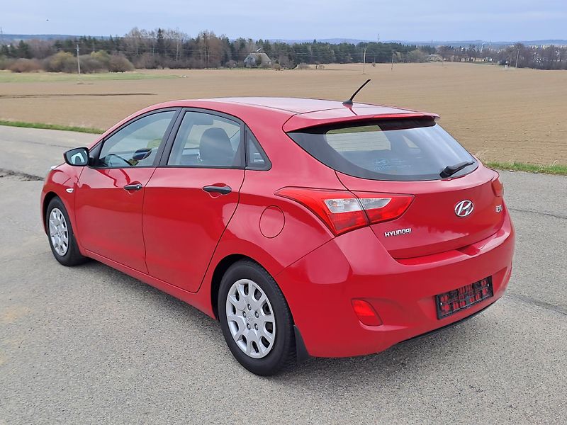 Hyundai i30 1.4i PĚKNÝ STAV, SERVISKA - fotka 7 z 32