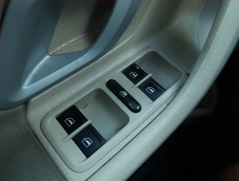 Škoda Roomster (2007) 1.4 16V, Tempomat - fotka 15 z 16