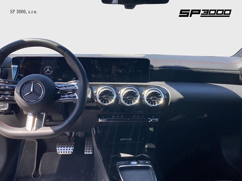 Mercedes-Benz CLA 200 Shooting Brake AMG  - fotka 8 z 10