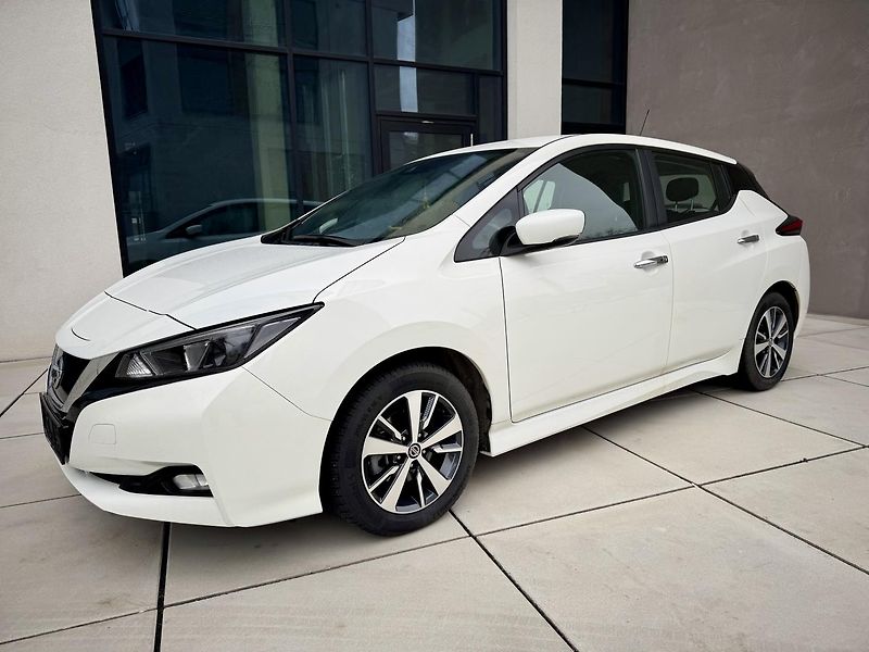 Nissan Leaf (2020) Acenta 110KW 1 MAJITEL KAMERA  - fotka 31 z 40