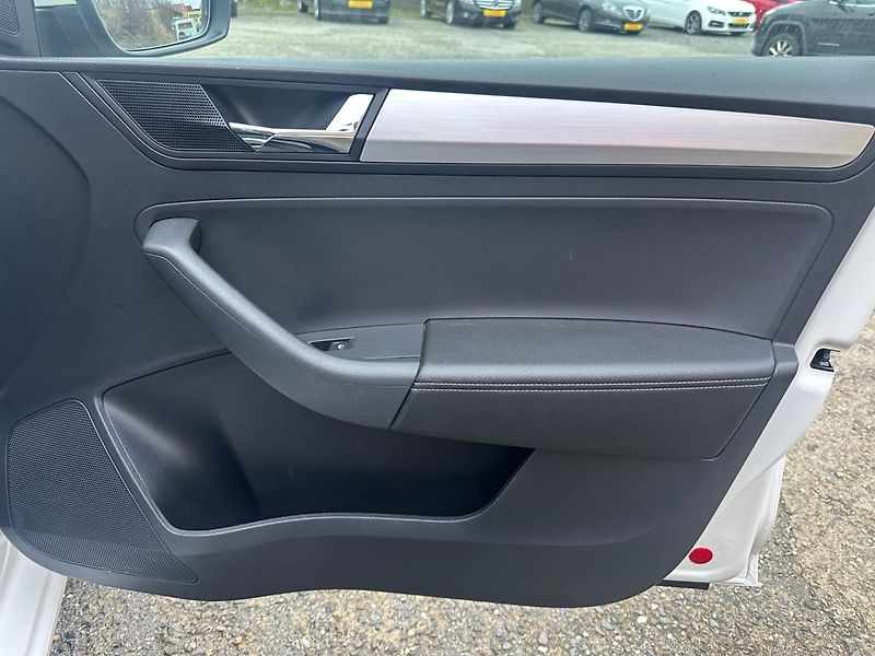 Škoda Rapid 1.4 TSI DSG/1MAJ/CZ/DPH/Výhřev - fotka 20 z 37