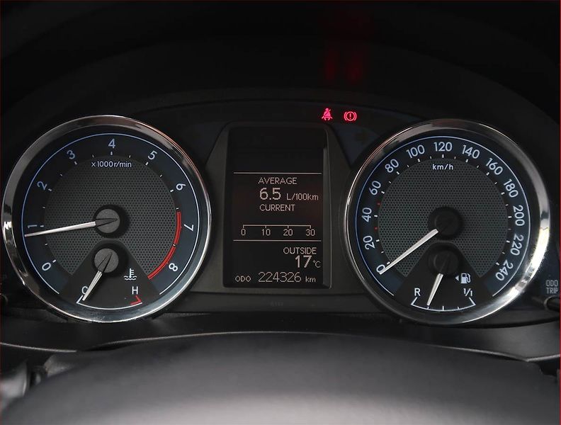 Toyota Corolla (2014) 1.6 Valvematic, Tempomat - fotka 11 z 17