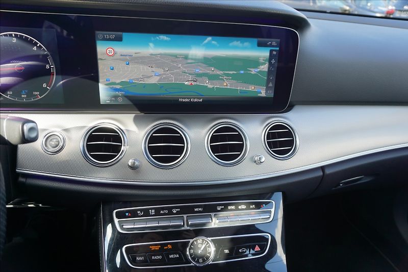 Mercedes-Benz Třídy E 2,0 E 220d 4M kombi - fotka 11 z 16