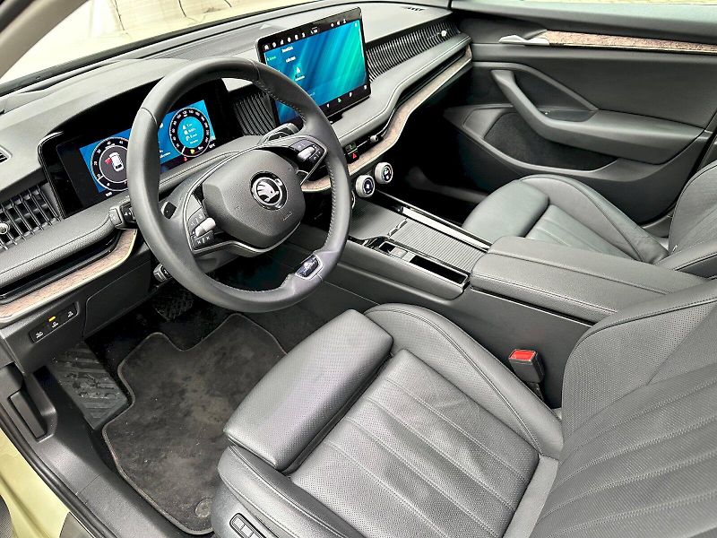 Škoda Superb (2024) 2.0 TDI 110kW L&K Combi DSG - fotka 6 z 26