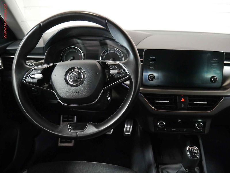 Škoda Kamiq (2023) 1.0 TSI, ČR, Style - fotka 11 z 18