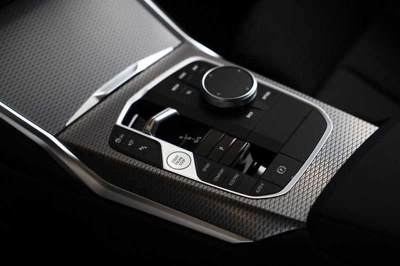 BMW Řada 3 320d xDrive Touring - fotka 12 z 16