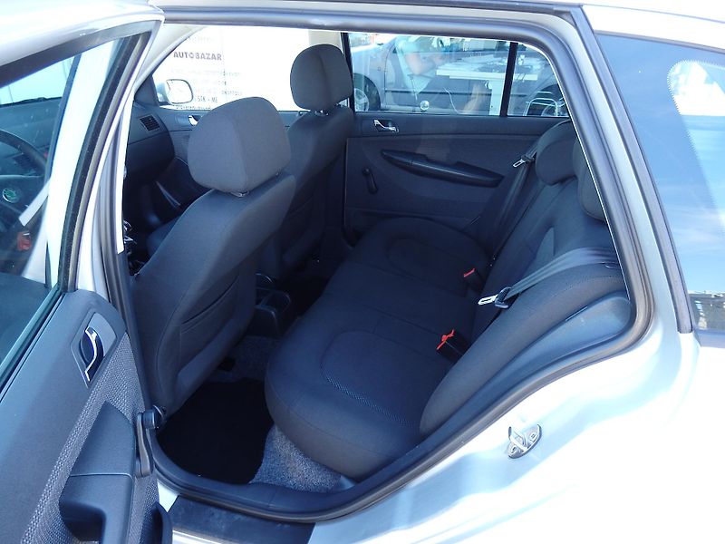 Škoda Fabia 1,4 16V 59kW KLIMA, ASR - fotka 7 z 15