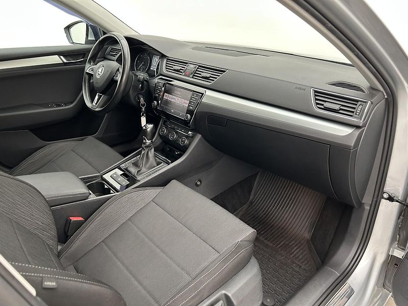 Škoda Superb 2.0 TDI Ambition - fotka 10 z 27