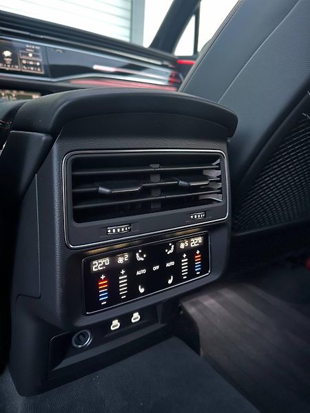 Audi Q7 (2024) S-LINE QUATTRO V ZÁRUCE 360 - fotka 25 z 39