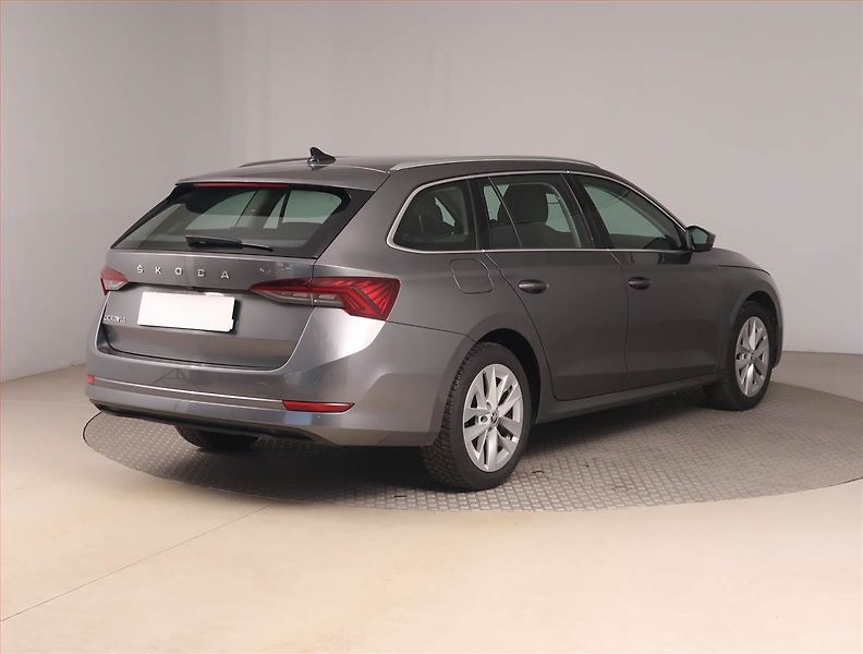 Škoda Octavia (2023) 2.0 TDI, Automat, ČR,1.maj - fotka 5 z 20