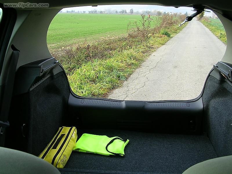 Jízdní vlastnosti jsou asi nejsilnější zbraní Clia, náklony v zatáčkách jsou minimální (tady je náklon při jízdě po třech kolech).