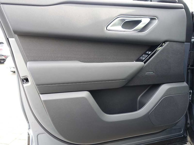 Land Rover Range Rover Velar 3,0 Dynamic SE D300 4x4 aut. - fotka 13 z 38