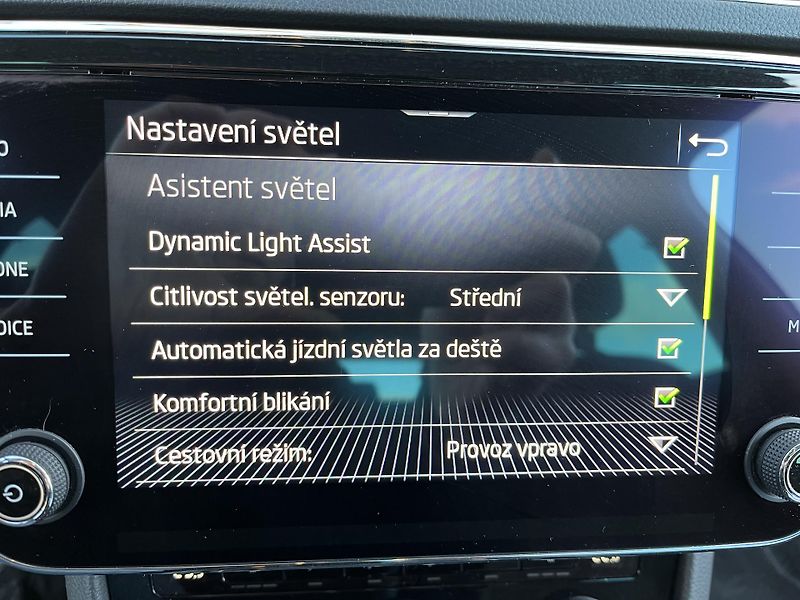 Škoda Superb (2021) 1.5TSI 110KW STYLE MAN6 MATRIX - fotka 32 z 49