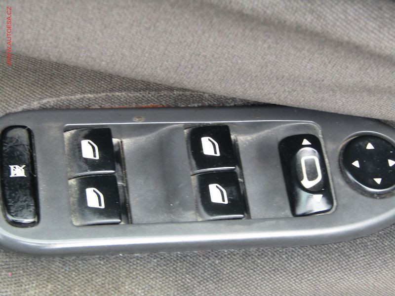 Citroën C5 (2006) 1.6 HDi, ČR, AC, TZ, park - fotka 12 z 20