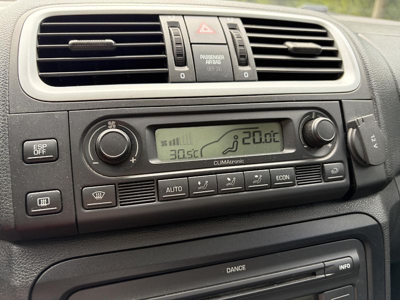 Škoda Roomster 1.6 Scout Plus Edition - fotka 30 z 32